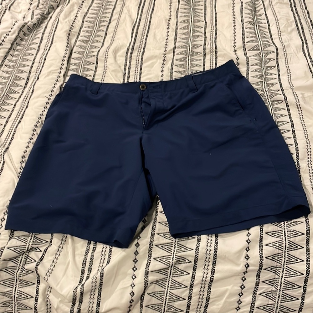 Men’s navy blue Under Armour flat-front golf shorts
